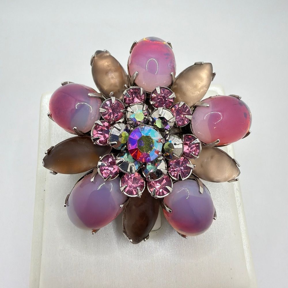 VTG WEISS Pink crystal rhinestones and opalescent‎ acrylic "flower" brooch/pin!